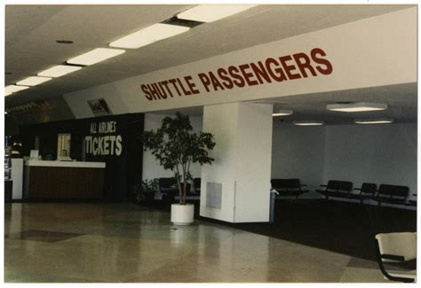 Dallas Love Field Airport Interior Side 1 Of 2 The Portal To