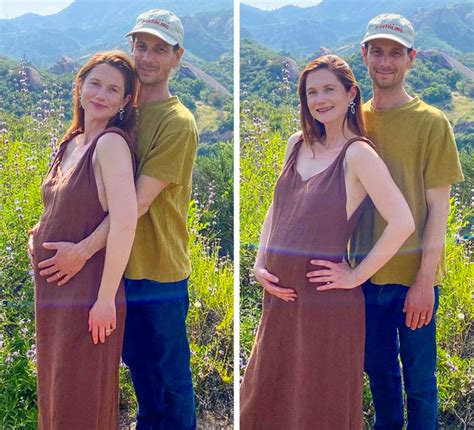 “Harry Potter” Star Bonnie Wright Welcomes Her First Baby and Reveals ...