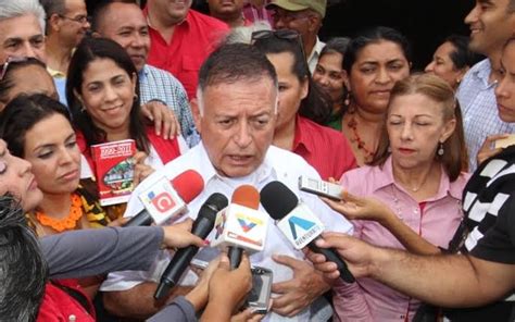 Gobernador Arias C Rdenas Acompa A Un Grupo De Zulianos A Denunciar A