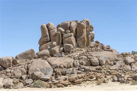 Dolerite Big Boulder Butte En El Desierto Cerca De Hobas Namibia Foto