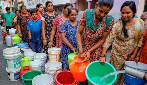 Bengaluru Water Crisis Rs 5 000 Fine For 22 Families For Wasting