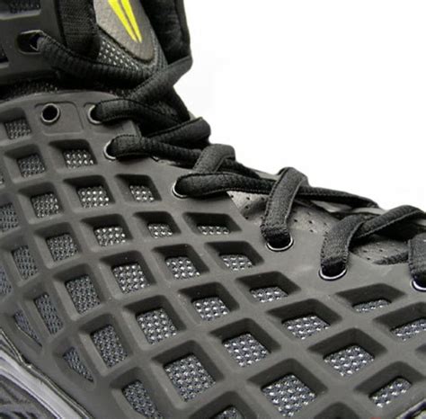 Kobe Bryant Shoes Pictures: Nike Zoom Kobe III (3) Black Mamba Edition