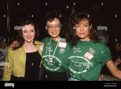 Shannen Doherty Mae Hi And Shanna Reed At The Celebrity Waiters Brunch