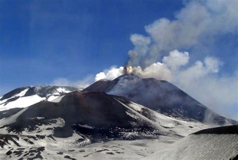 L Etna in attività chiuso l aeroporto di Catania Tiscali Notizie