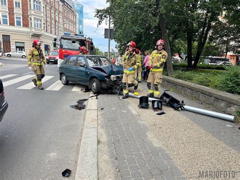 Opole kolizja osobówki z autobusem na Ozimskiej korki w centrum