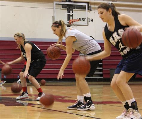 Girls basketball set to overcome low turnout - The Redwood Bark