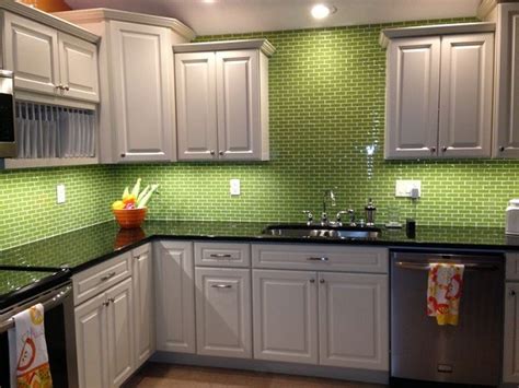 The Classic Beauty Of Subway Tile Backsplash In The Kitchen