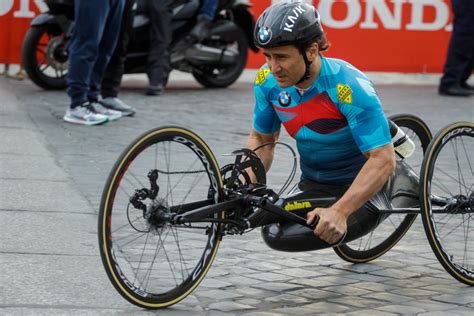 Incidente In Handbike Per Alex Zanardi Trasportato In Ospedale In