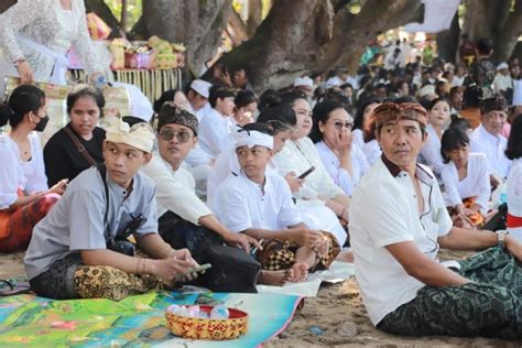 Jelang Hari Raya Nyepi Umat Hindu Jalani Upacara Jalanidhipuja Di