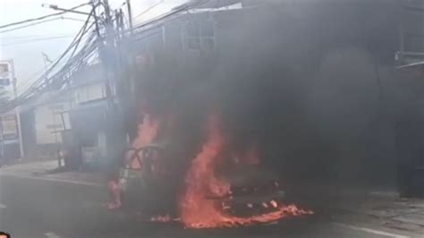 Sedan Bermuatan Belasan Tabung Gas Terbakar Dan Meledak Di Cakung