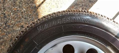 1 neumático bridgestone 205 70 15 con llanta para suzuki samurai