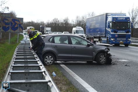 Auto Botst Tegen Vangrail Op A Bij Maarheeze