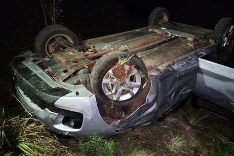 Carro Placas De Capinzal Cai Em Ribanceira Em Campos Novos Der