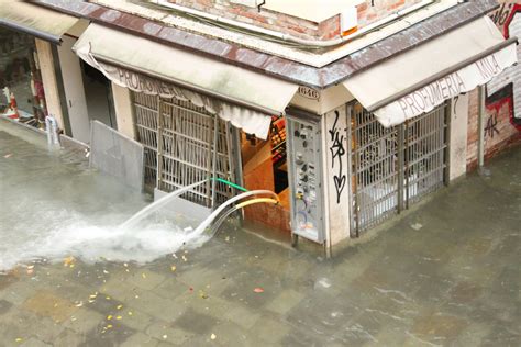 Venice Floods as Storms Hit Italy – NewsForKids.net