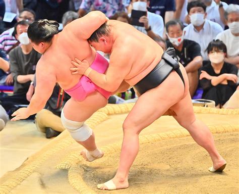 かど番正代見違える攻めで6勝目「勝ちだして前に出ようというのが出ている」八角理事長 大相撲写真ニュース 日刊スポーツ