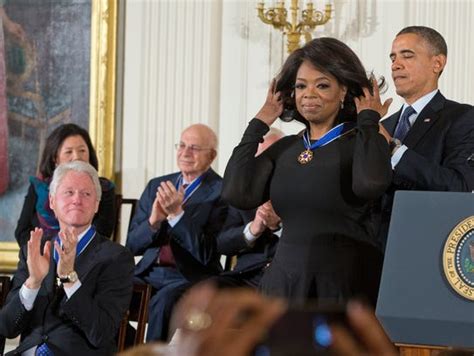 Oprah Winfrey debuts new 'do for Medal of Freedom