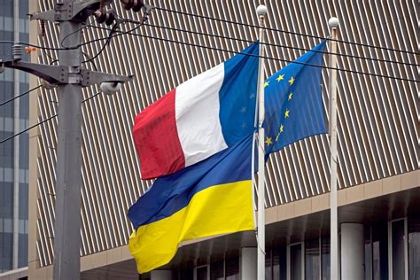 Frankreich Liefert Der Ukraine Gepanzerte Fahrzeuge Und Raketen