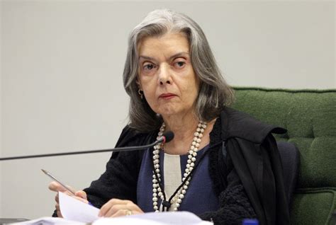 Cármen Lúcia será relatora de notícia crime de Randolfe Rodrigues