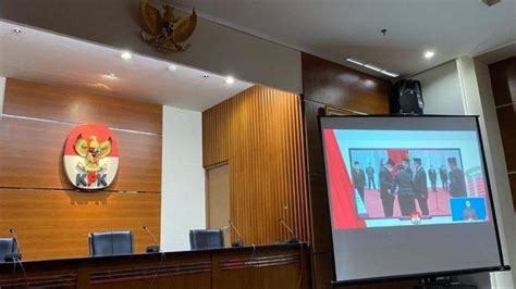 Pertama Kali Terjadi Di Indonesia Aksi Solidaritas 700 Pegawai KPK