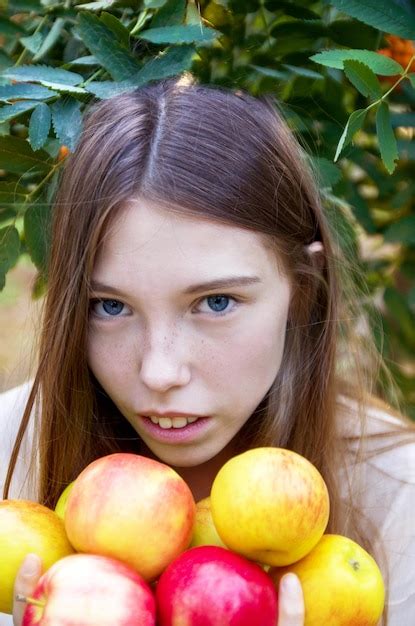 Premium Photo Girl With Apples Closeup Portrait Beautiful Girl