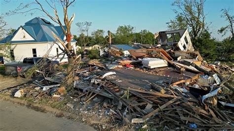 Powerful Storms Hit Us Multiple Tornadoes Sweep Through Iowa At Least 5 Killed Dozens Injured