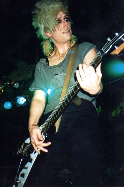 Donita Sparks Of L7 Grunge Girls With Guitars Pinterest Grunge