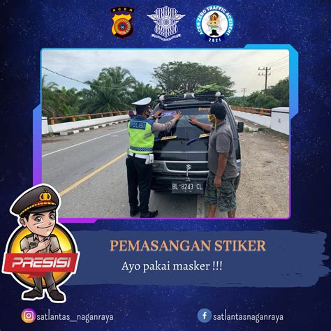 Personel Satlantas Polres Nagan Raya Pasang Stiker Ayo Pakai Masker