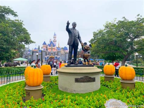 The First Halloween Decorations Have FINALLY Arrived in Disneyland ...