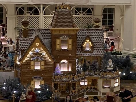 Watch Disney Pastry Chefs Build the Grand Floridian’s Life-Size ...