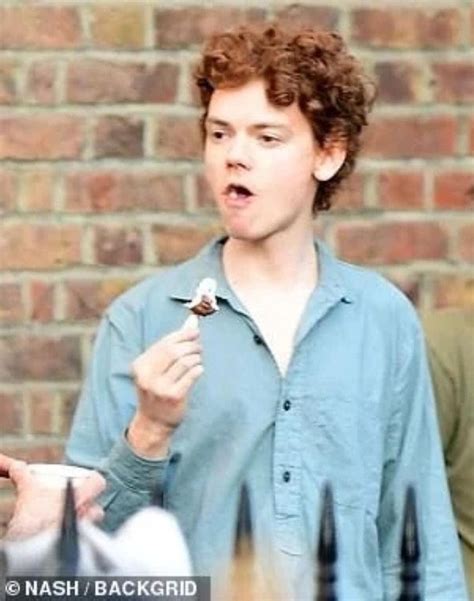 Thomas On Set Of Pistol Talulah Riley Male Icon Thomas Brodie Sangster On Set Tommy Tbs