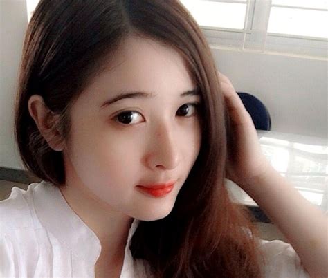 Hot girl trường Dược Người thật xinh hơn trong ảnh