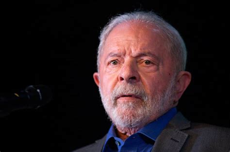 Lula diz que juro atual é absurdo e critica privatização da