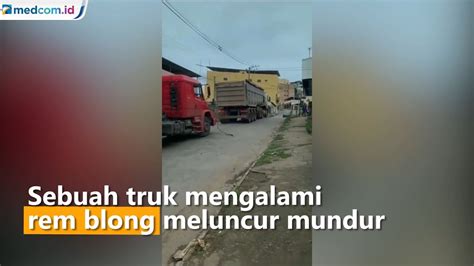 Rem Blong Truk Meluncur Mundur Tabrak Satu Rumah Warga YouTube