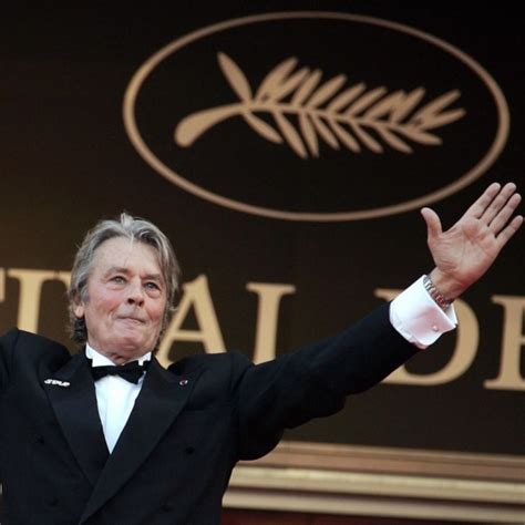 Festival Di Cannes Alain Delon Riceve Il Premio Alla Carriera Radio Zeta