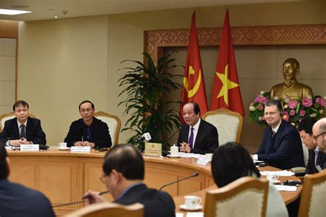 Tranh luận gay gắt về điều kiện nhập khẩu ô tô