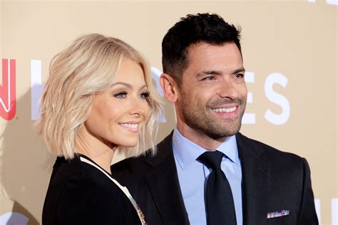 Kelly Ripa Denies Almost Dying While Having Sex With Husband