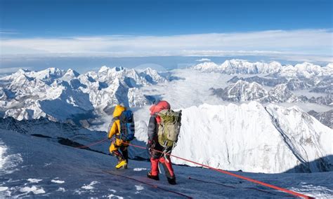 Mount Everest Deaths 2023- 17 Climbers Lost Their Lives