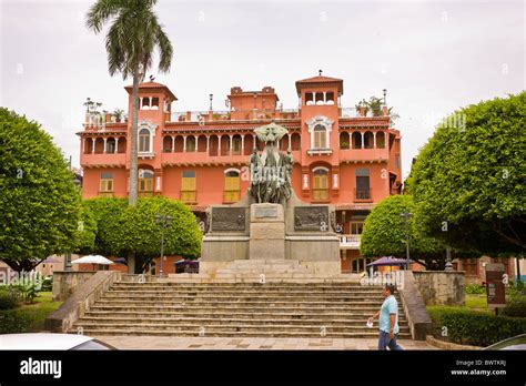 Ciudad de Panamá Panamá La Plaza de Bolívar en el Casco Viejo el