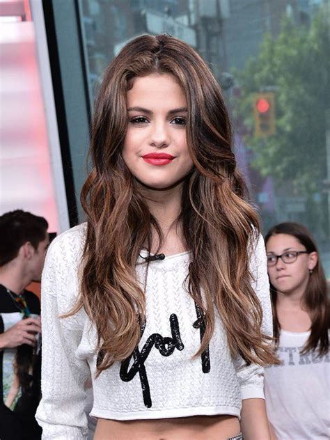 Selena Gomez New Blonde Highlights And Voluminous Waves At Much Music