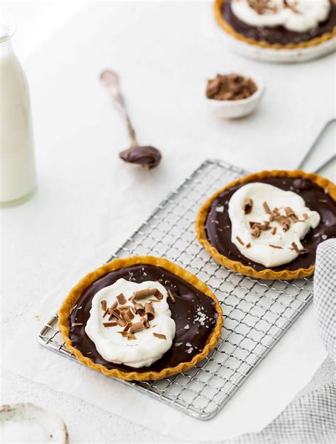 Chocolate Tarts Everyone Will Love - DIY Candy