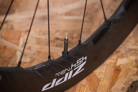 Review Zipp 454 NSW Carbon Tubeless Disc Brake Wheelset Road Cc