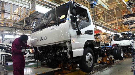 manufacturing industry confidence stays strong  investment grows