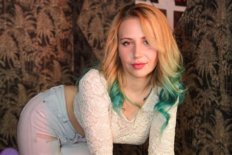 Gloryous Coffee And Cream Maya Blue VR Porn Video VRPorn