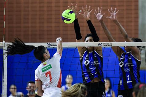 A Nov Ssima Equipe De Voleibol Do Pinheiros Estreia Vit Ria No