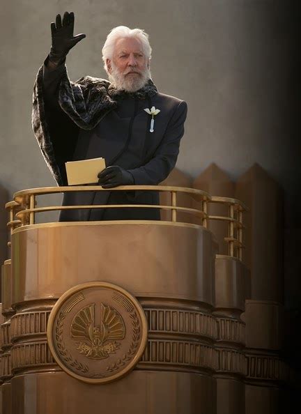 New 'The Hunger Games: Catching Fire' stills featuring Donald ...