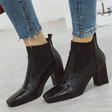 Venta Botas De Cuero Cortas Para Mujer En Stock