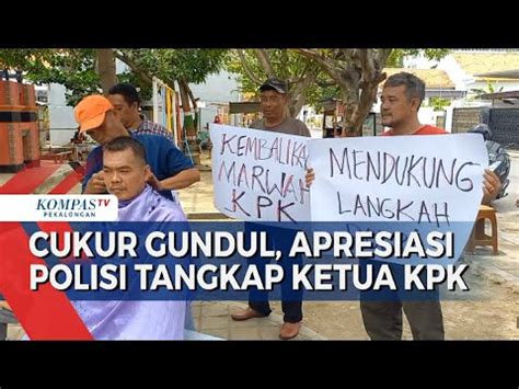 Aksi Cukur Gundul Aktivis Antikorupsi Dukung Penetapan Tersangka Firli