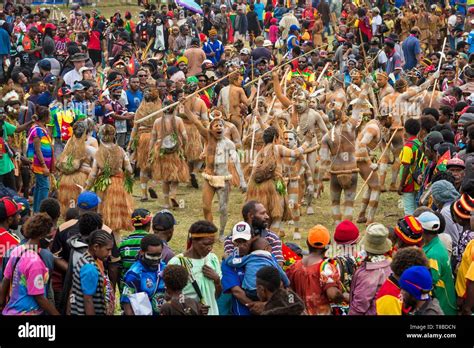 Eastern Highlands Province Goroka Show Hi Res Stock Photography And