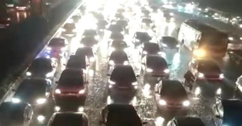 Delhi Gurugram Expressway Witnesses Traffic Jam Amid Severe Waterlogging