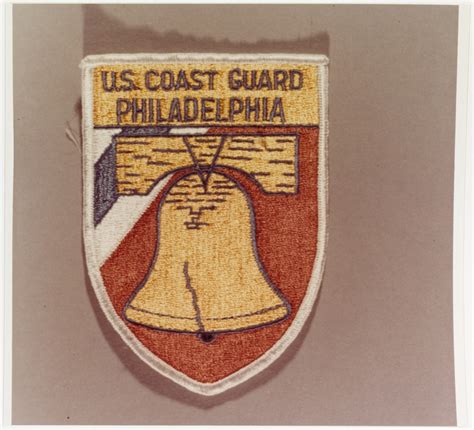 Nh 88300 Kn Insignia U S Coast Guard Group And Base Philadelphia Gloucester City New Jersey